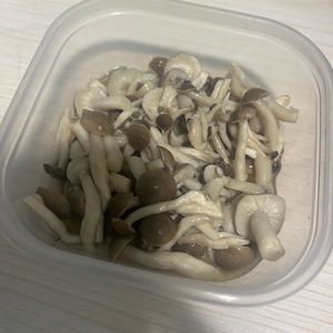 自炊くんの作ってみた!投稿(【レンチン３分🍄】しめじの旨塩ナムル)