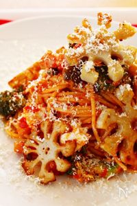 具だくさんトマトパスタ　レンコンの雪の結晶をのせて☆