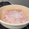 鶏むね肉でも柔らかい【揚げない油淋鶏】の工程1