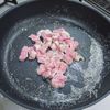 酸味が美味しい「豚ヒレ肉のソース焼き飯」の工程1
