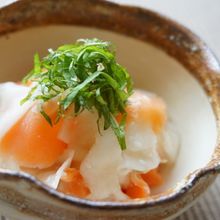 蕪とスモークサーモンの塩麹和え