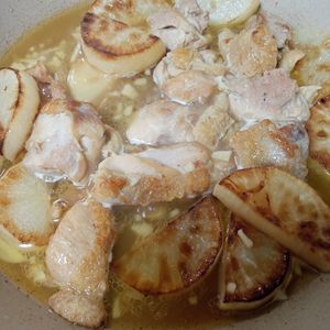 鶏皮坊主の作ってみた!投稿(大根と鶏肉のだしバター煮)