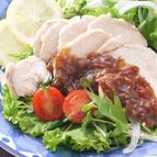 鶏ハムのピリ辛にんにく醤油ネギソースかけ～
