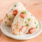 子どもが喜ぶ！ソーセージとしらすのおにぎり