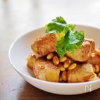 厚揚げの薄切り肉巻と大豆の甘辛炒め