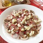 ラディッシュとマッシュルームのブルサンチーズサラダ