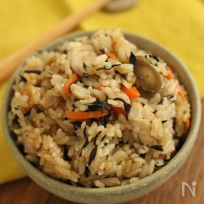 栄養満点!ひじきでかしわ飯