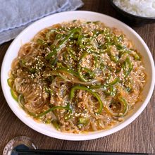 重ねてチンするだけ！「ご飯がすすむピーマン春雨」