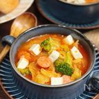 【ウインナーと野菜のチリトマトスープ】ピリ辛で体も温まる♡