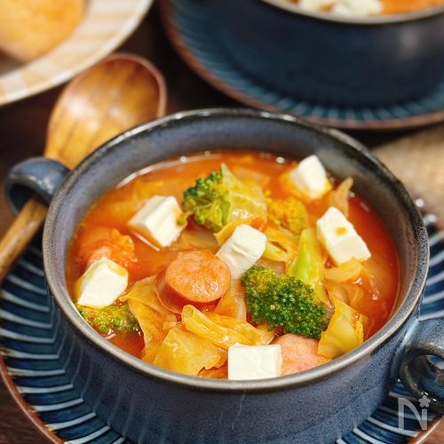 【ウインナーと野菜のチリトマトスープ】ピリ辛で体も温まる♡