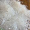 ＼食材1つで簡単／レンジで完結【糸蒟蒻の甘辛胡麻和え】の工程1