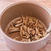 【レタスと卵ときのこの中華風スープ】あっさりおいしい♪の工程1