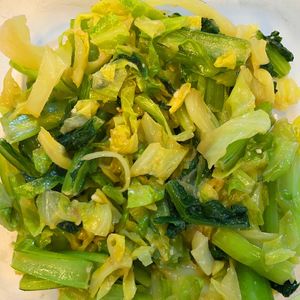 みわの作ってみた!投稿(こっくりおいしい♩キャベツと小松菜のごま味噌和え)