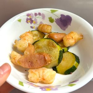 ケの作ってみた!投稿(むきエビとズッキーニのペペロン炒め【#作り置き#おつまみ】)