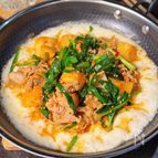 【チーズたっぷり豚ニラカクテキ炒め】フライパンごとガツンと！