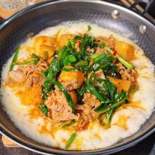 【チーズたっぷり豚ニラカクテキ炒め】フライパンごとガツンと！