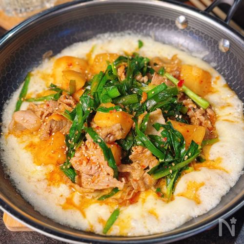 【チーズたっぷり豚ニラカクテキ炒め】フライパンごとガツンと！