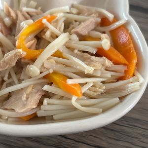 mocoの作ってみた!投稿(レンジで4分！【にんじんとえのきの無限ツナ和え】お弁当にも◎)