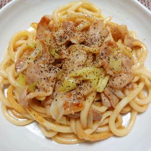 よっこの作ってみた!投稿(【豚バラとネギのカレー焼うどん】一度食べたらリピート確定♪)