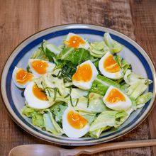 【サク飯(サラダ)】春キャベツの半熟卵のサラダ