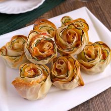 餃子の皮で簡単!「ズッキーニのくるくるベーコンチーズ焼き」
