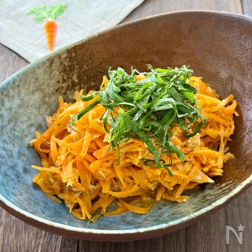 抱えて食べたい！バジルにんじんしりしり