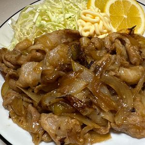 楽ラク手抜キッチン🐶🐾の作ってみた!投稿(行列の定食屋さんの🤩豚バラとろとろ蜂蜜レモンバター照り焼き)