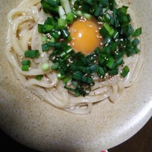 884398の作ってみた!投稿(うどんスープを混ぜるだけで簡単！釜玉ねぎバターうどん)