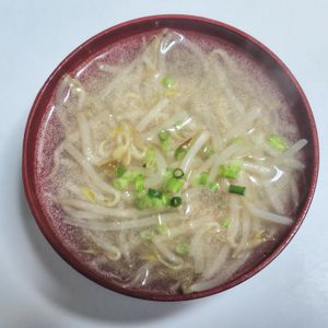 ふうかの作ってみた!投稿(意外な美味しさ　コク旨♪炒めもやしのお味噌汁)