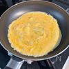 中からトロ〜リ！トマトチーズオムレツの工程2
