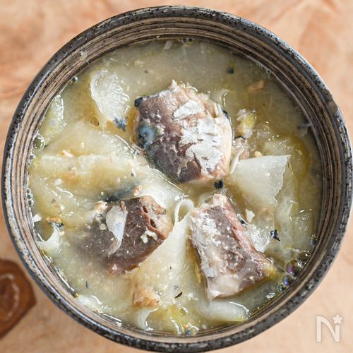 だし汁不要！大根とサバ缶のみそ汁