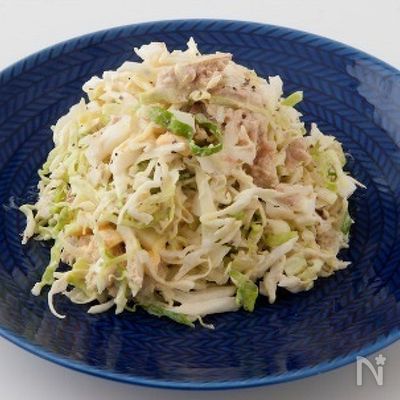キャベツとゆで卵のサラダ。