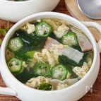 ほっこり美味しい♪オクラとわかめの中華たまごスープ