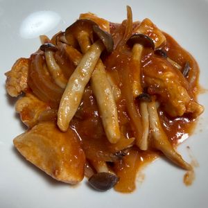ゆっこの作ってみた!投稿(彼が大満足した【チキンとしめじのトマト煮】)