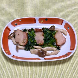 キャピタンの作ってみた!投稿(しめじとほうれん草のガリバタソテー)