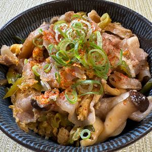 楽ラク手抜キッチン🐶🐾の作ってみた!投稿(【ねぎ豚たまご丼】10分で完成！すき焼のたれで簡単！)