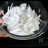 裏ワザで辛くない！新玉ねぎと海苔のやみつきサラダの工程2