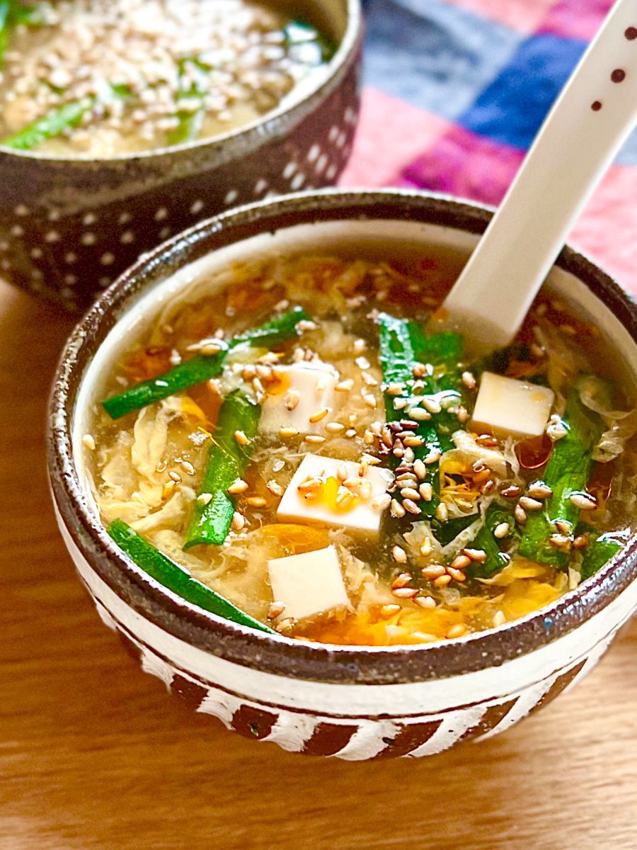 【ニラ玉とろみ中華スープ】ほっこり温まるやさしい味わい | レシピサイトNadia