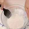 油脂、サイリウムハスクなしでも膨らむ「基本の米粉パン」の工程1