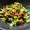 【冷凍作り置き】小松菜とにんじんの中華炒めの工程1