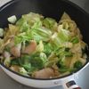 簡単節約♩【鶏胸肉とキャベツの塩昆布炒め】の工程2