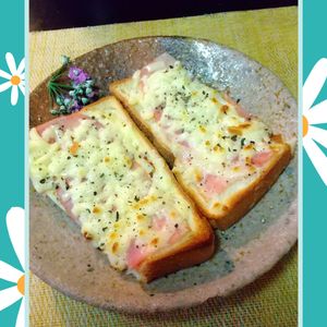 チョロリスの作ってみた!投稿(さわやかな甘味！粒マスベーコンチーズトースト)