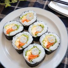 お魚と鶏肉のソーセージのサラダ巻き寿司