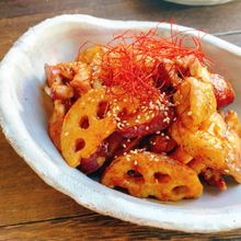 鶏と蓮根、さつまいもの甘辛炒め