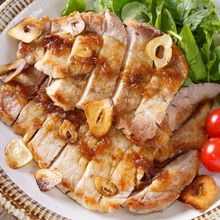 【洋食屋風スタミナ飯】おろし玉ねぎソースのガーリック豚テキ