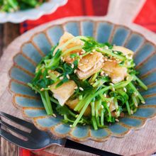 レンジで2分♪『豆苗と油揚げのおかかポン酢蒸し』