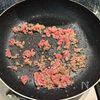 簡単おかず！新じゃがいもと厚揚げのひき肉炒め煮の工程2