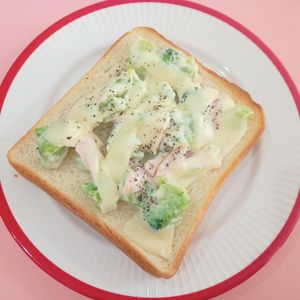 milkの作ってみた!投稿(トーストバリエ＊ブロッコリーとハムのトースト)