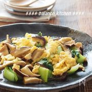 きのこたっぷり！うま味が詰まった炒め物レシピ
