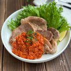 焼く前のひと手間で柔らか！【ガーリックトマトのポークソテー】